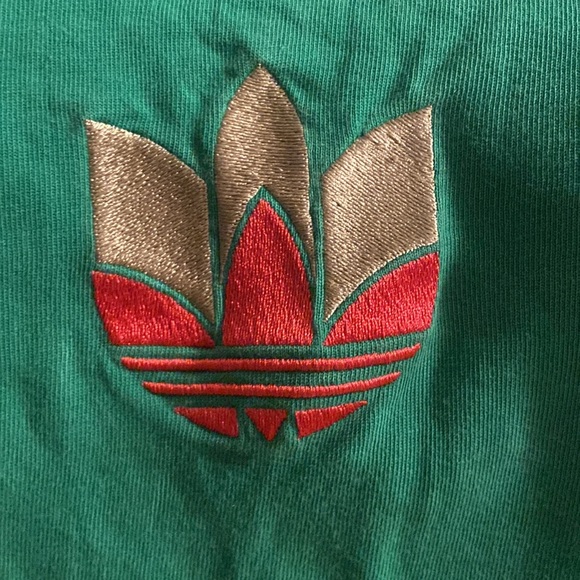 Adidas Originals embroidered logo T shirt ⭐️LIMITED TIME - Picture 3 of 7